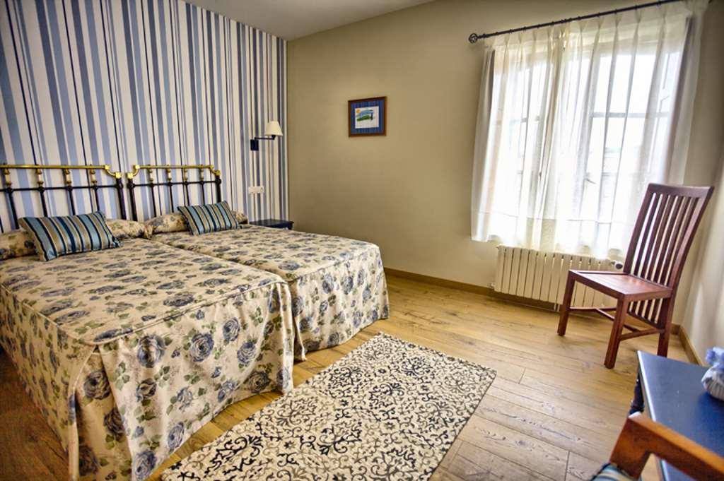 Hotel Colonial De Santillana Santillana del Mar Værelse billede